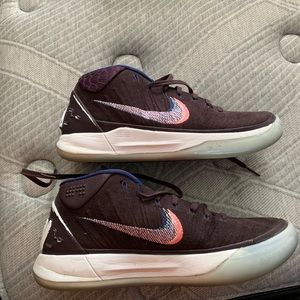 Purple shoe ..KOBE shoes.. Gentle worn